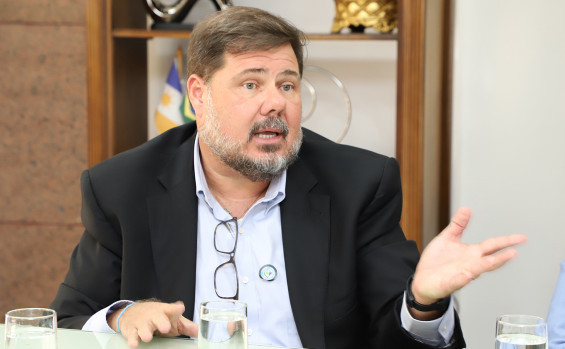 Governador Wanderlei Barbosa recebe presidente da BRK e deputados para discutir mais transparência nas tarifas de água no Tocantins