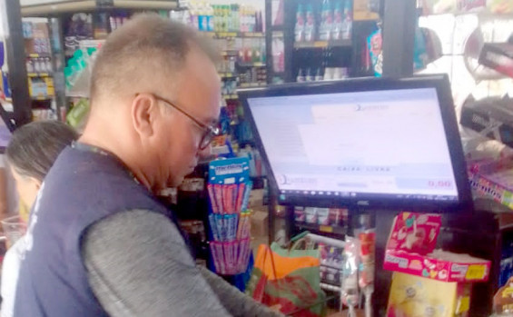 Agência de Metrologia fiscaliza balanças comerciais no interior do Estado e dá dicas para a população sobre o instrumento de peso