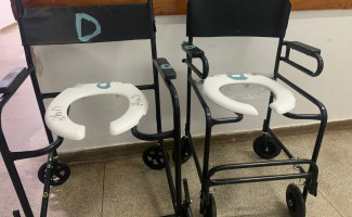 Novas cadeiras de banho aumentam a comodidade dos pacientes internados no HRA