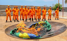 Corpo de Bombeiros Militar realiza cerimônia de Incineração das Bandeiras Inservíveis