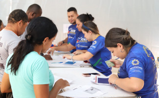 Competidores iniciam a retirada dos kits da Meia Maratona do Tocantins 