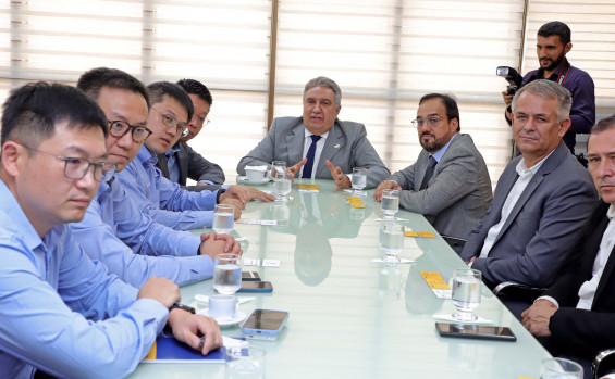 Governador em exercício, Laurez Moreira, recebe grupo chinês interessado nas potencialidades do Tocantins