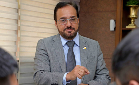 Governador em exercício, Laurez Moreira, recebe grupo chinês interessado nas potencialidades do Tocantins