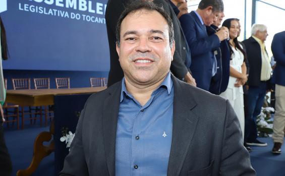 Governador em exercício, Laurez Moreira, concede 153 títulos imobiliários e reativa delegacias em Miracema, no Capital por um dia