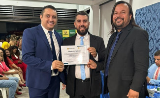 Diretor do Hospital Regional de Dianópolis recebe Moção de Aplausos do Legislativo municipal