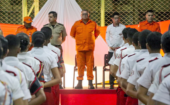 Colégio Esportivo-Militar Professora Margarida Lemos Gonçalves realiza formatura de 160 alunos