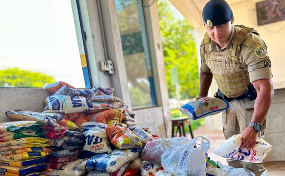 Com apoio da Polícia Militar, a ação solidária Futebol do Bem arrecada 8 toneladas de alimentos