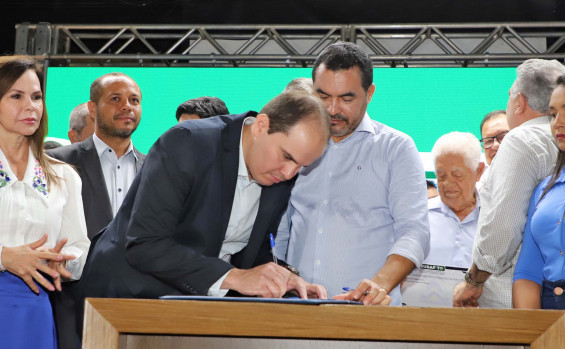 Com investimento de R$ 30 milhões, governador Wanderlei Barbosa entrega veículos e equipamentos para diversas pastas