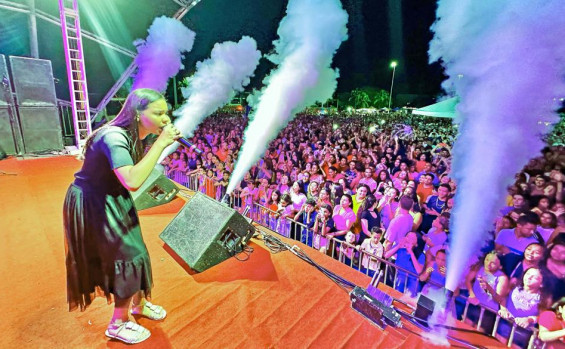Governador Wanderlei Barbosa prestigia show gospel e deixa mensagem de feliz ano novo aos tocantinenses