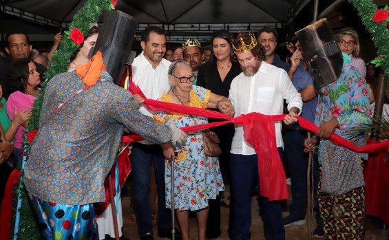 Governador Wanderlei Barbosa prestigia a Folia de Santo Reis em Pequizeiro