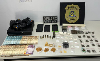 Em Palmas, Divisão Antinarcóticos da Polícia Civil apreende várias porções de drogas, dinheiro, munições e prende dois suspeitos por tráfico