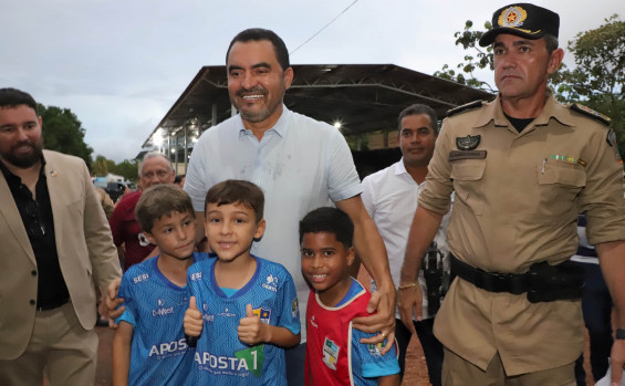 Governador Wanderlei Barbosa inaugura iluminação de campo de futebol do 1º BPM e prestigia retorno das atividades da Escolinha de Futebol 