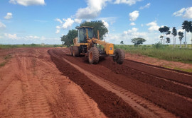 Governo do Tocantins investe em melhorias de estradas de leito natural na região de Araguaína