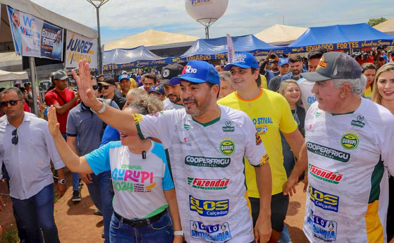 Governador Wanderlei Barbosa e vice Laurez Moreira prestigiam a grande final da 37ª Copa do Craque em Gurupi