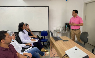 Enfermeiros do HRA participam de treinamento para aprimorar assistência 