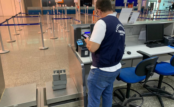 Agência de Metrologia fiscaliza balanças de pesagem do check-in no aeroporto de Palmas 