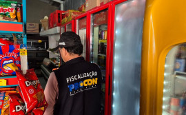Fiscalização do Procon Tocantins apreende produtos vencidos em supermercado de Palmas