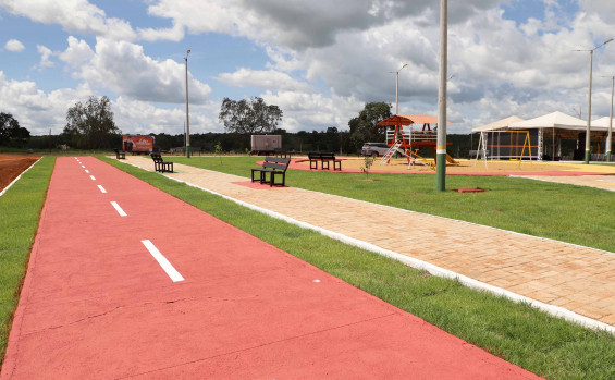 Em comemoração ao aniversário de Palmeiras do Tocantins, governador Wanderlei Barbosa inaugura Complexo Poliesportivo