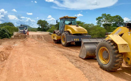 Governo do Tocantins recupera aterro na cabeceira da ponte sobre o Rio das Almas, na TO-491, e libera trânsito