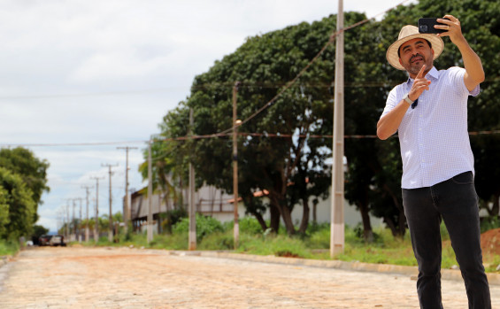 Governador Wanderlei Barbosa visita obras de pavimentação na Agrotins 2024