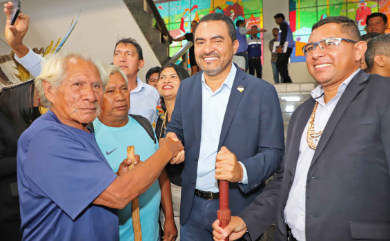 Governador Wanderlei Barbosa discute a pavimentação da TO-010 com líderes indígenas do povo Xerente