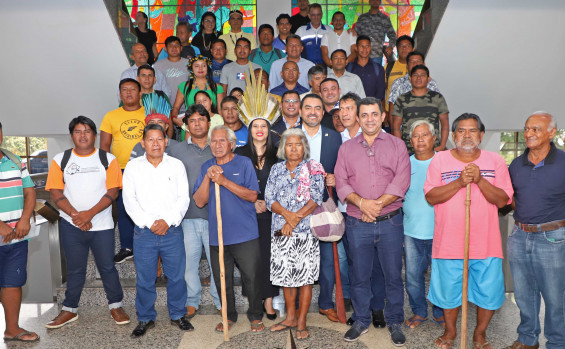 Governador Wanderlei Barbosa discute a pavimentação da TO-010 com líderes indígenas do povo Xerente