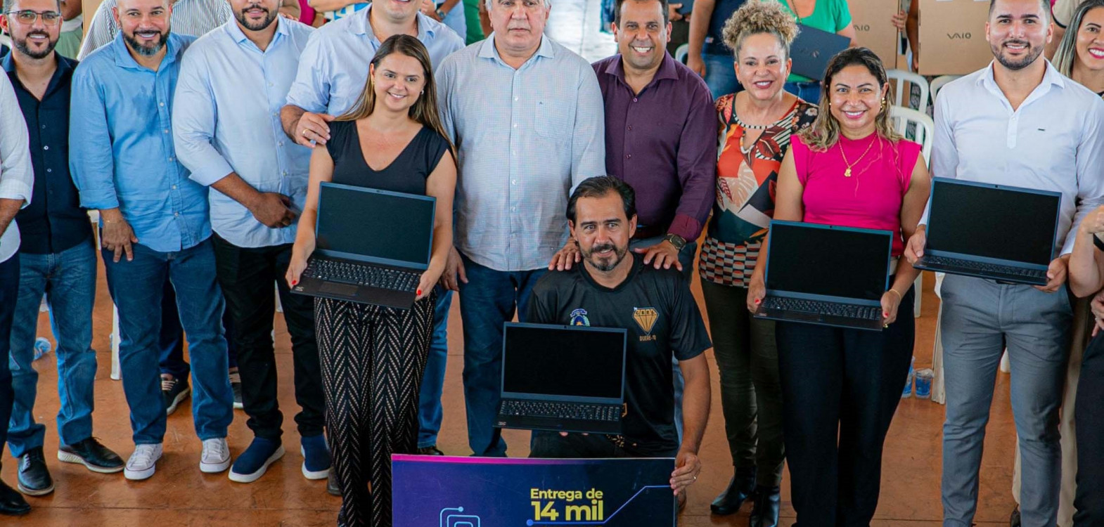 Vice-governador Laurez Moreira prestigia entrega de computadores para professores da regional de Gurupi 