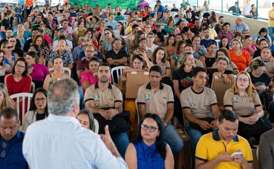 Governo do Tocantins entrega computadores para professores da regional de Gurupi
