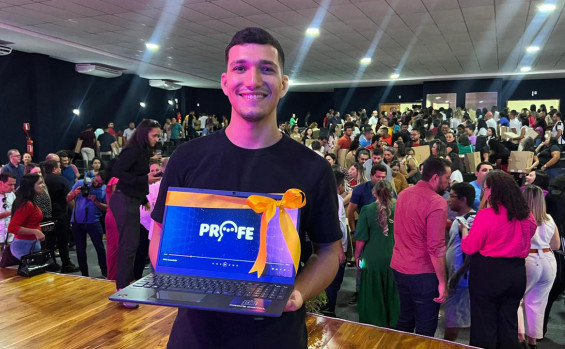 Governo do Tocantins finaliza entrega de notebooks do Profe Digital nas Regionais de Educação de Araguatins e Tocantinópolis