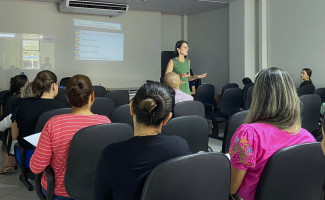 Hospital Dona Regina capacita profissionais para incentivar a amamentação