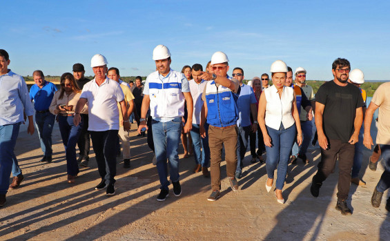 Governador Wanderlei Barbosa visita obra da Ponte de Porto Nacional e anuncia entrega para 14 de junho