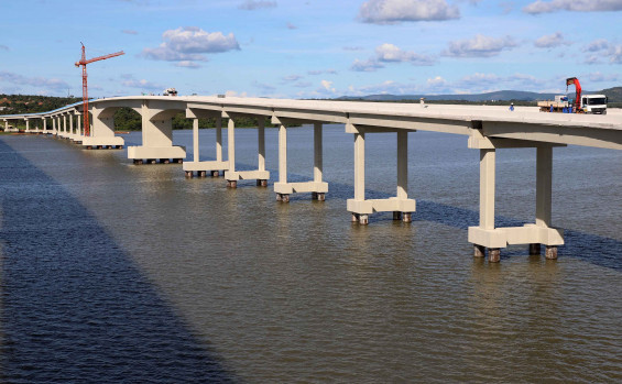 Governador Wanderlei Barbosa visita obra da Ponte de Porto Nacional e anuncia entrega para 14 de junho