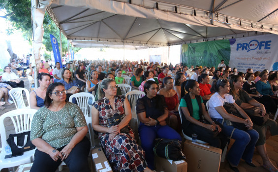 Governo do Tocantins entrega notebooks para professores que atuam na Seduc 