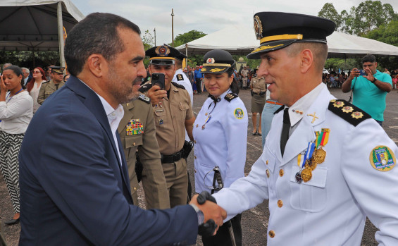 Governador Wanderlei Barbosa conduz solenidade que marca a promoção e o reconhecimento dos policiais militares tocantinenses