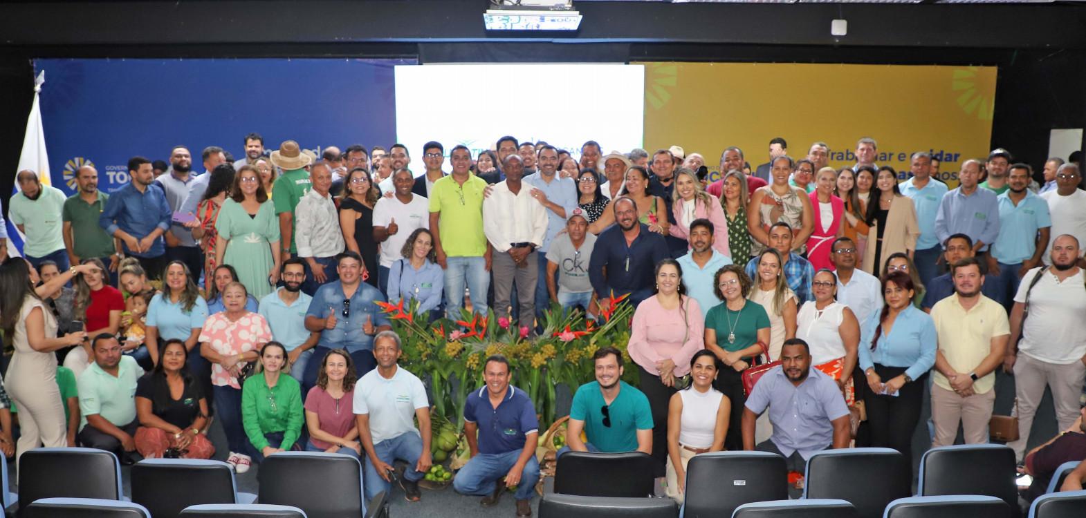 Governador Wanderlei Barbosa celebra os 35 anos de implantação do Ruraltins ao lado do presidente Washington Ayres e servidores do órgão 
