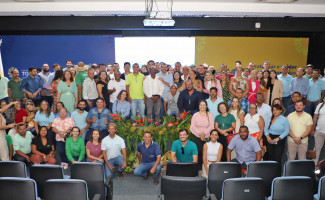 Governador Wanderlei Barbosa celebra os 35 anos do Ruraltins com entrega de 400 computadores e anuncia benefício aos extensionistas do órgão
