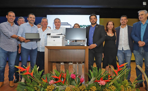 Governador Wanderlei Barbosa celebra os 35 anos do Ruraltins com entrega de 400 computadores e anuncia benefício aos extensionistas do órgão 