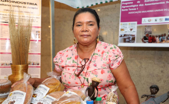 Governador Wanderlei Barbosa celebra os 35 anos do Ruraltins com entrega de 400 computadores e anuncia benefício aos extensionistas do órgão 