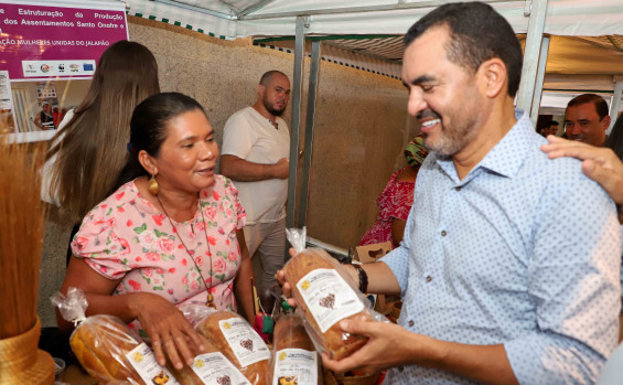 Governador Wanderlei Barbosa celebra os 35 anos do Ruraltins com entrega de 400 computadores e anuncia benefício aos extensionistas do órgão 