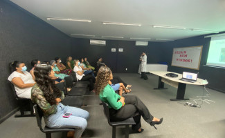 Servidores do HRAUG discutem biossegurança e prevenção de acidentes no ambiente hospitalar