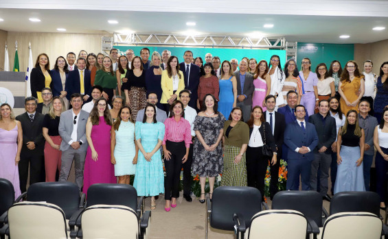 Governador Wanderlei Barbosa é homenageado com a Medalha de Honra ao Mérito em cerimônia comemorativa dos 20 anos de autonomia da Defensoria Pública do Tocantins