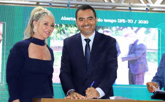 Governador Wanderlei Barbosa é homenageado com a Medalha de Honra ao Mérito em cerimônia comemorativa dos 20 anos de autonomia da Defensoria Pública do Tocantins