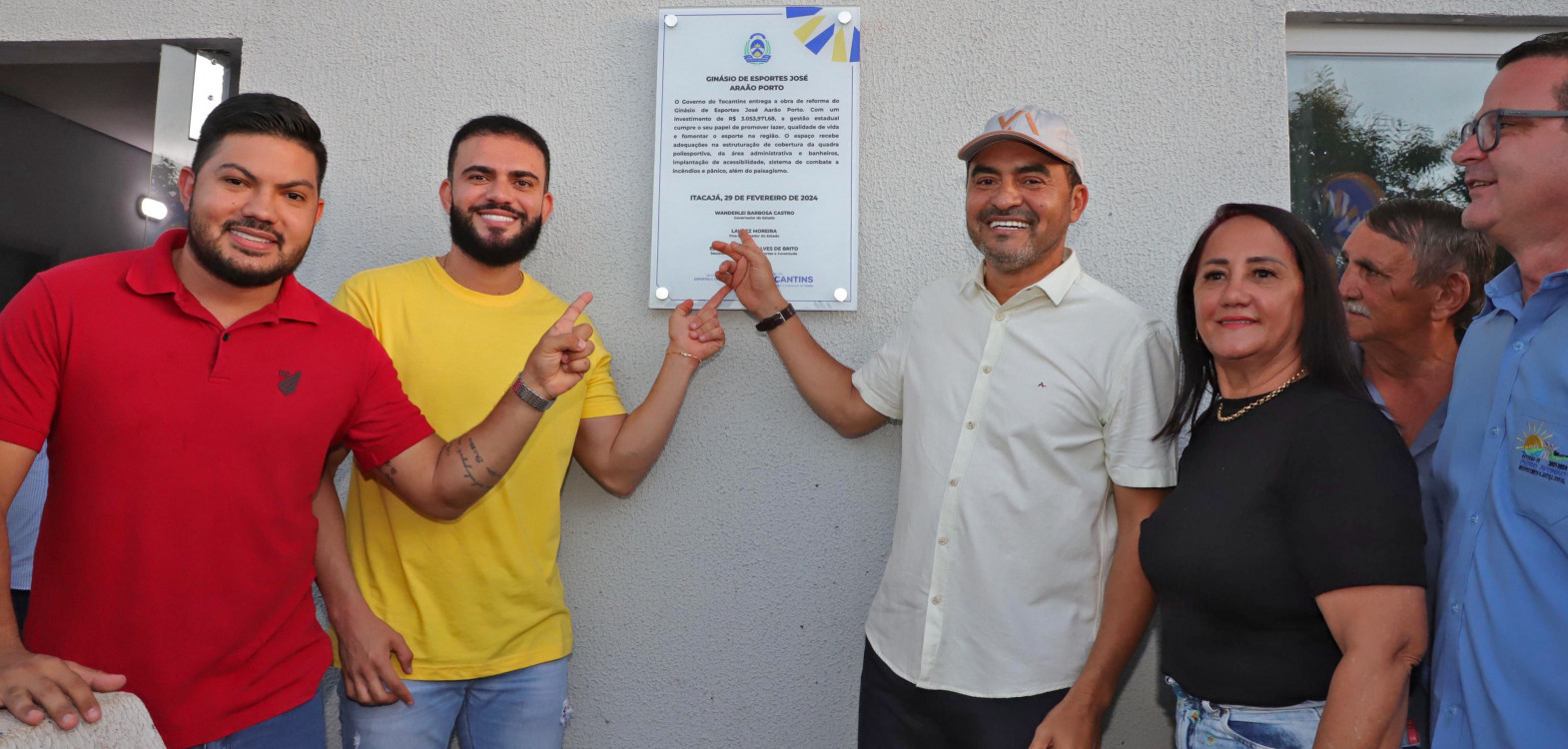 Governador entrega obra de reforma do Ginásio José Aarão Porto e participa de inauguração de campo society de Itacajá 