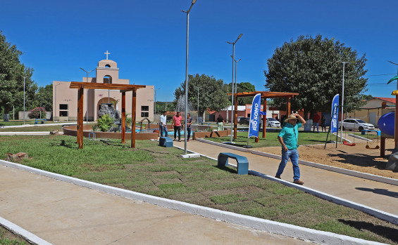 Governador Wanderlei Barbosa entrega obras de infraestrutura à população de Rio Sono ao prestigiar o 42º aniversário do município