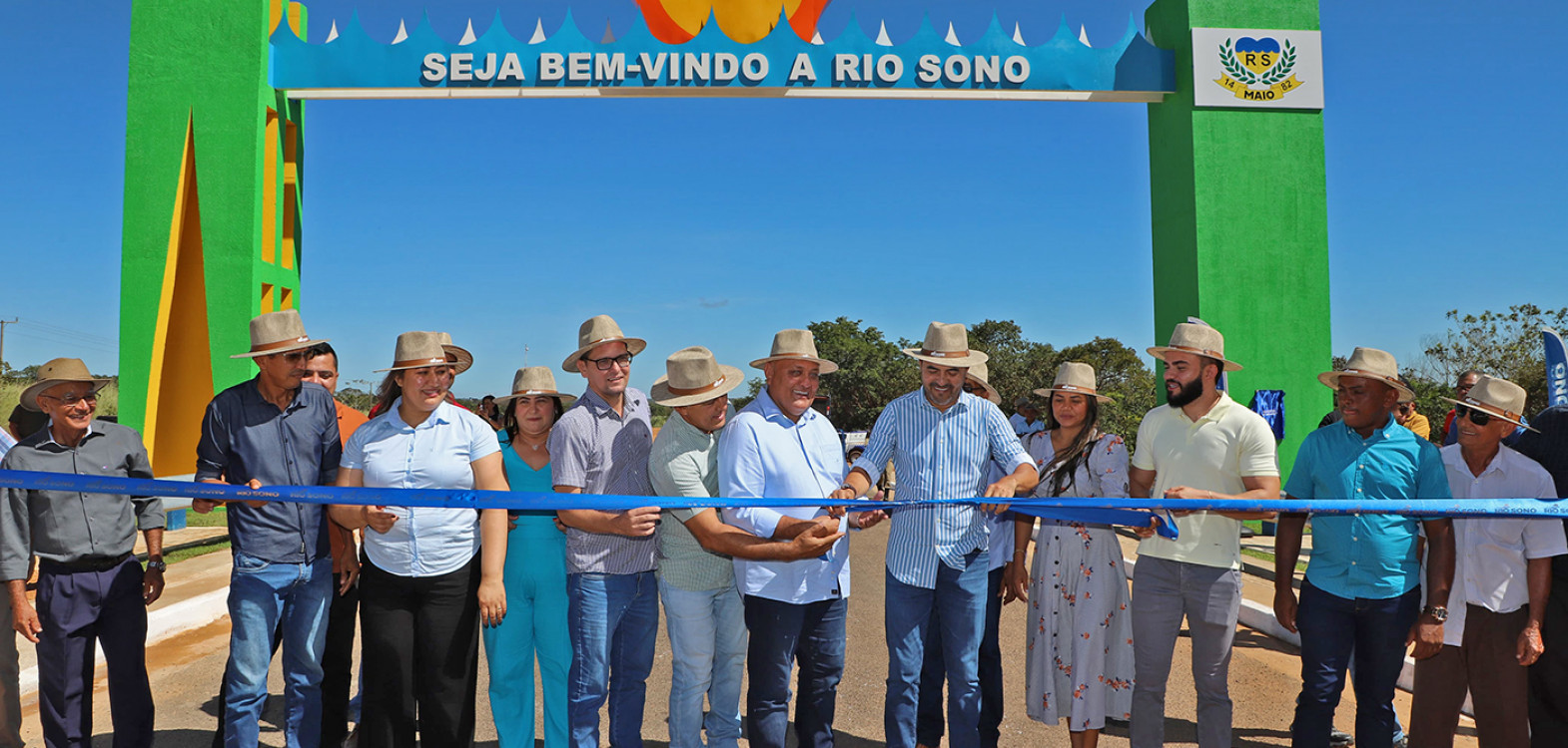Governador Wanderlei Barbosa e prefeito Itair Martins na inauguração do portal de entrada de Rio Sono 

