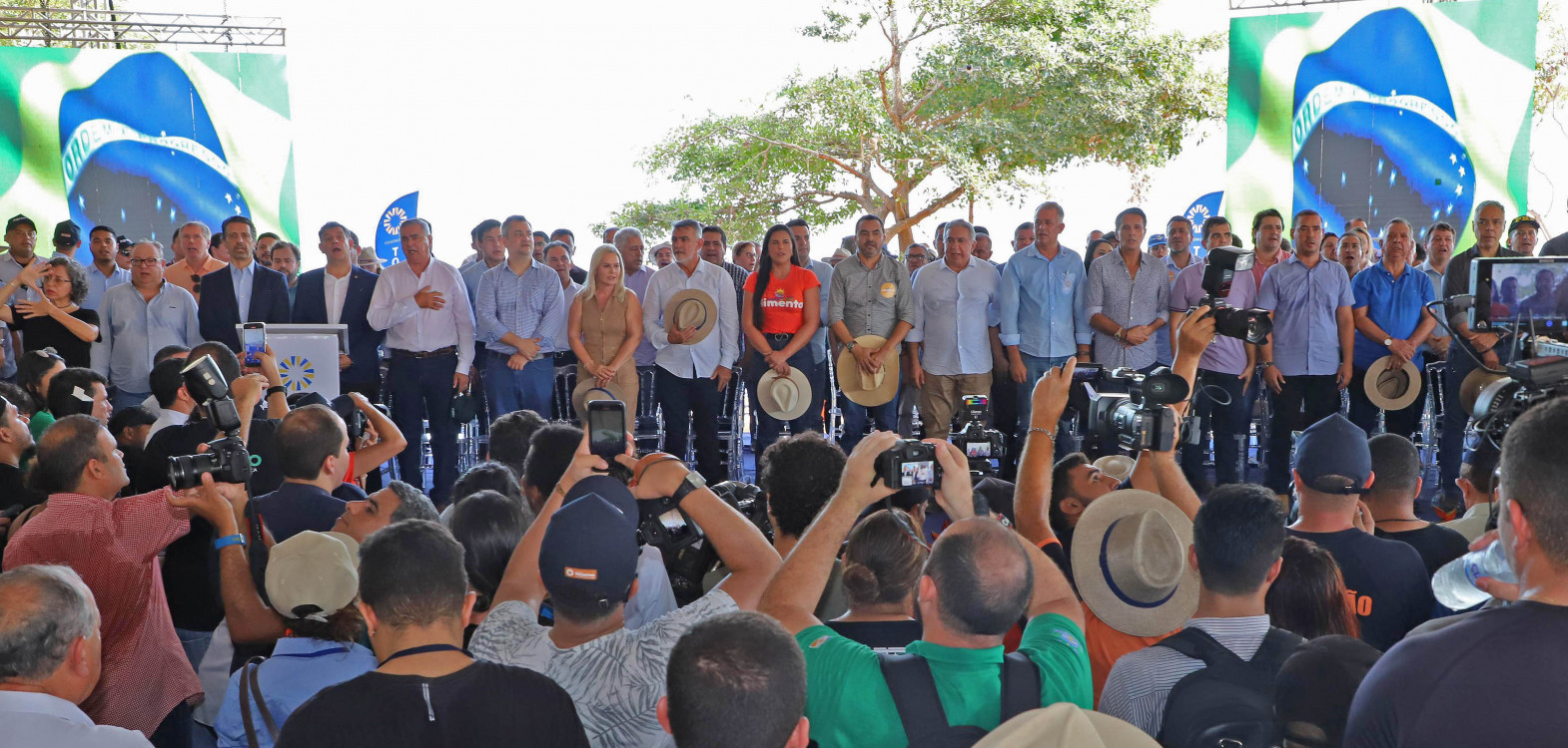  Público lotou a arena onde ocorreu a abertura da 24ª Feira de Tecnologia Agropecuária do Tocantins, atualmente a maior da região Norte do Brasil