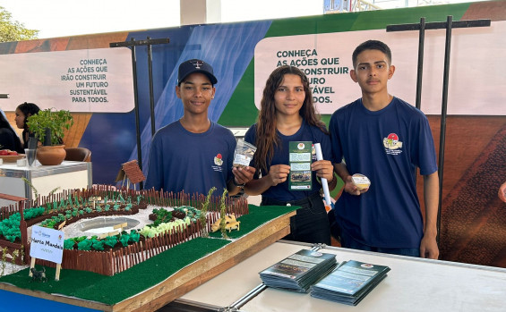 Estudantes visitam estande da Educação na Agrotins e conhecem experiências de sucesso 