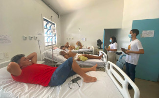 Pacientes e profissionais do Hospital Regional de Augustinópolis são orientados sobre o Maio Amarelo