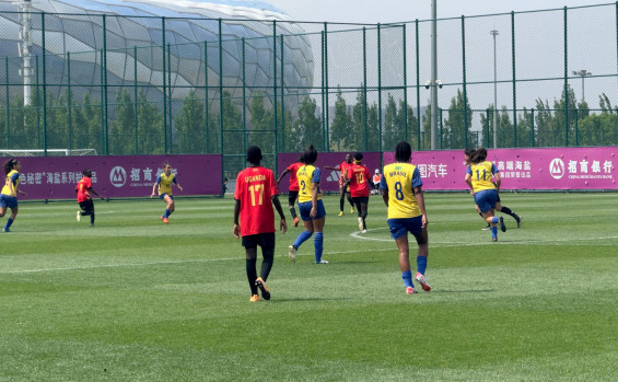 Com atletas do Tocantins, time feminino do Brasil estreia no Mundial de Futebol Escolar