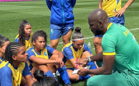 Com atletas do Tocantins, time feminino do Brasil estreia no Mundial de Futebol Escolar